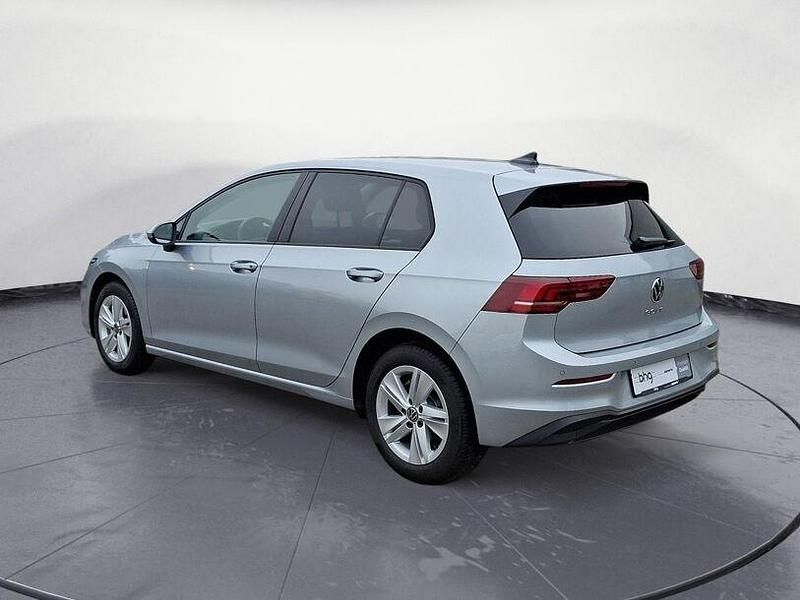 Gebraucht VW Golf VIII Life 116 PS (85 kW) 2025 Silber Limousine