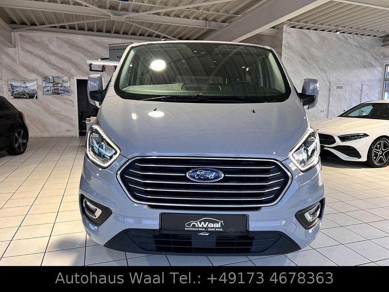 Gebraucht Ford Tourneo 170 PS (125 kW) 2024 Grau Van / Kleinbus