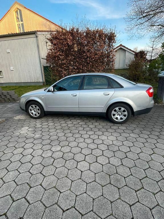 Używany Audi A4 131 KM (96 kW) 2002 Srebrny Sedan/Limuzyna