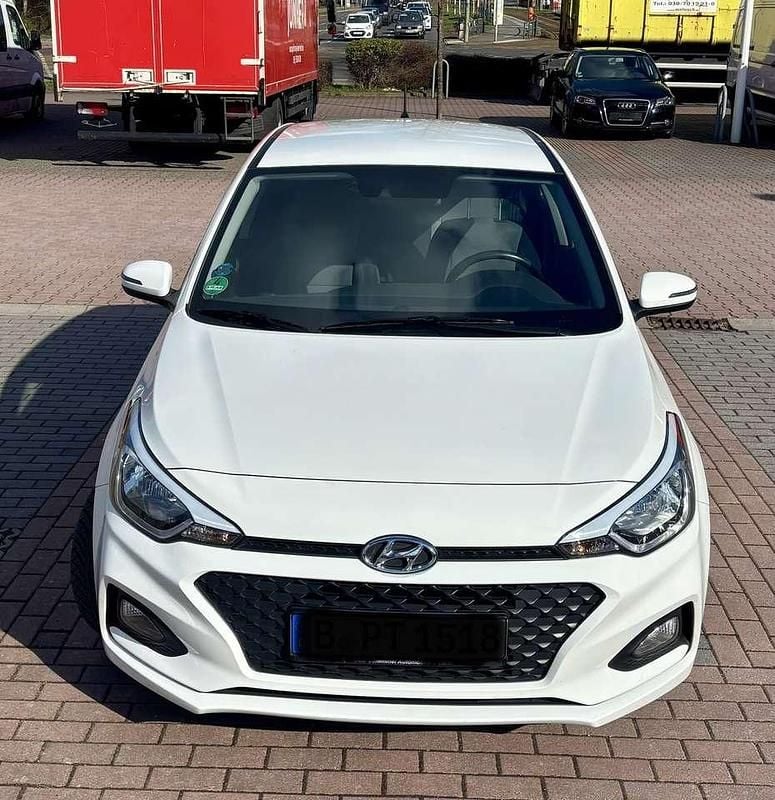 Gebraucht Hyundai i20 Select 84 PS (61 kW) 2021 Weiß Kleinwagen