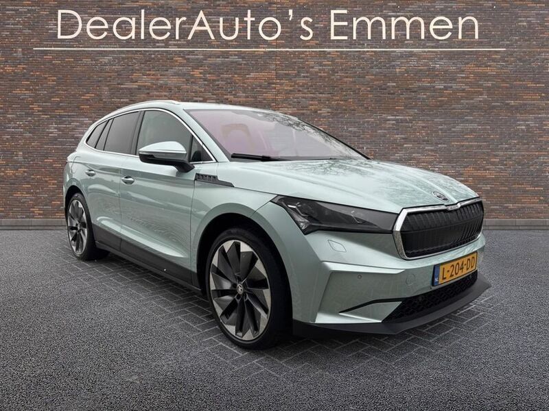 Grau Gebraucht 2021 Skoda Enyaq iV First Edition SUV | 23.999 € - Bild 1/4