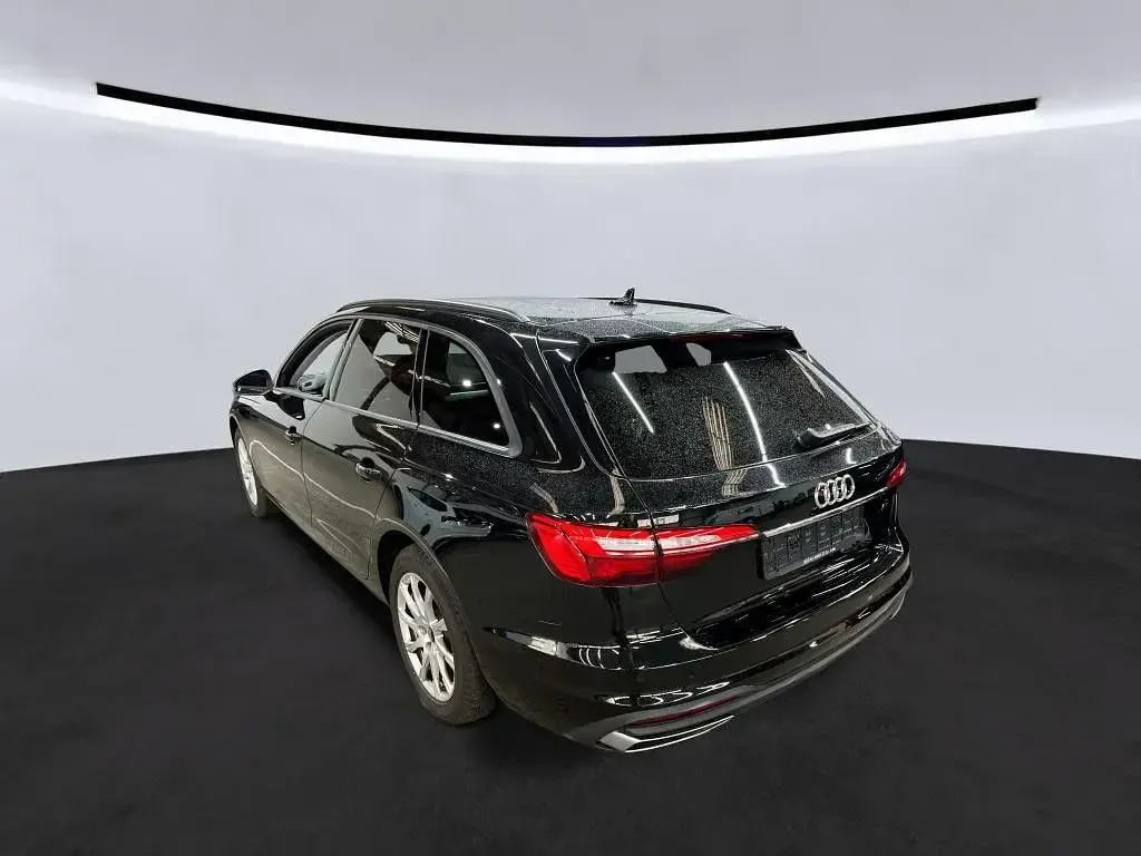 Gebraucht Audi A4 Sport 150 PS (110 kW) 2022 Schwarz Limousine
