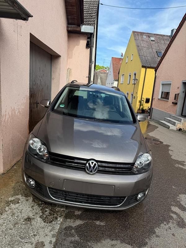 Braun Gebraucht 2013 VW Golf VII Limousine | 5.999 € (Superpreis) - Bild 1/4
