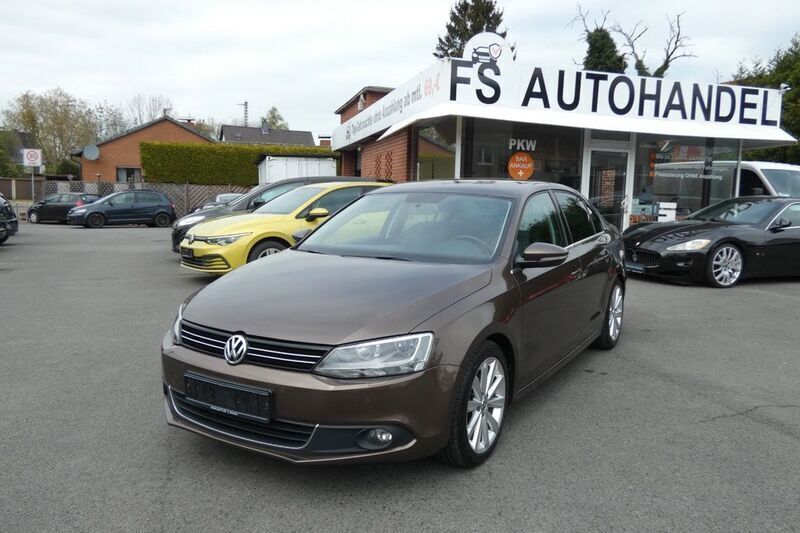 Braun Gebraucht 2012 VW Jetta Highline Limousine | 5.999 € (Fairer Preis) - Bild 1/4