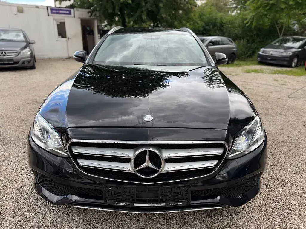 Gebraucht Mercedes E220 194 PS (142 kW) 2017 Schwarz Limousine