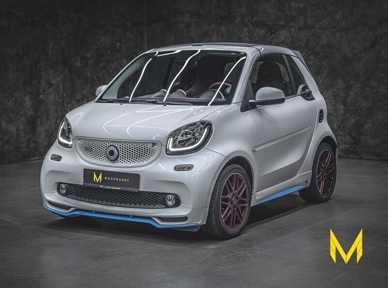 Weiß (tailor made aston martin morning frost) Gebraucht 2018 Smart ForTwo Cabrio Brabus Cabrio | 42.222 € - Bild 1/4