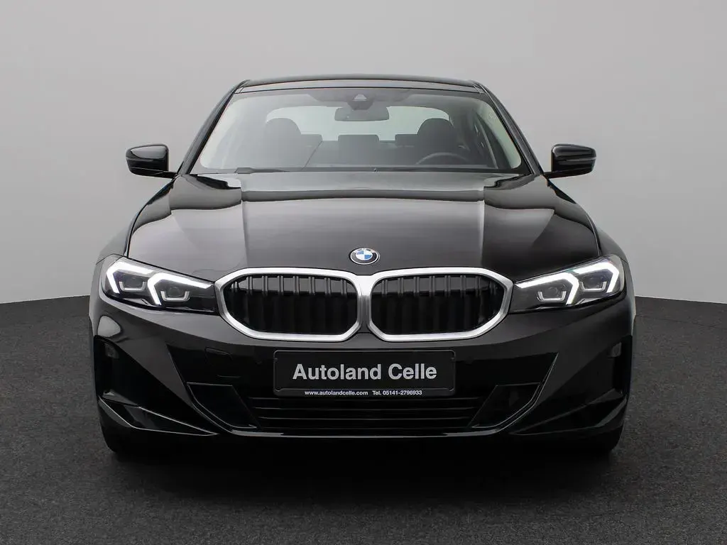 Gebraucht BMW 318 Shadowline 156 PS (114 kW) 2024 Schwarz 2668schwarz Limousine