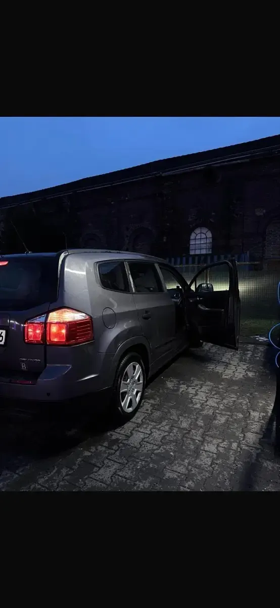 Gebraucht Chevrolet Orlando 110 PS (80 kW) 2012 Grau Van / Kleinbus