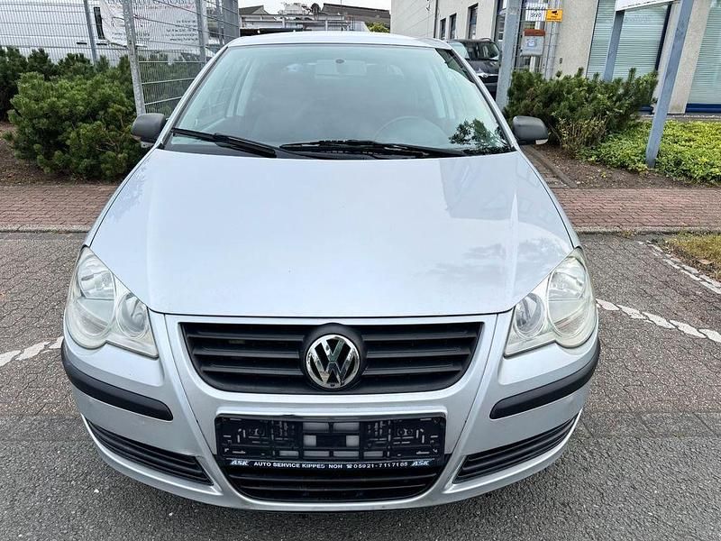 Silber Gebraucht 2005 VW Polo Limousine | 1.100 € - Bild 1/4