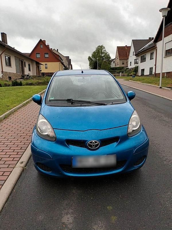 Gebraucht Toyota Aygo 68 PS (50 kW) 2009 Blau Kleinwagen