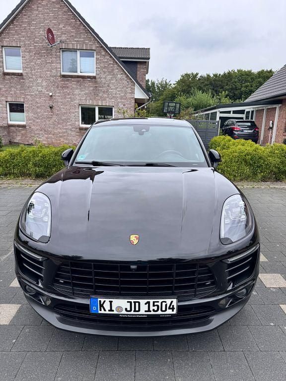 Schwarz Gebraucht 2017 Porsche Macan S SUV | 43.900 € (Fairer Preis) - Bild 1/4