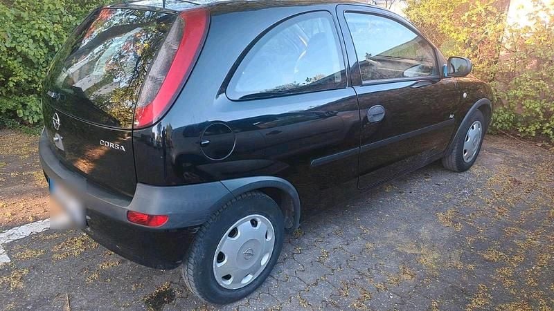 Second-hand Opel Corsa 60 CP (44 kW) 2001 Negru Hatchback