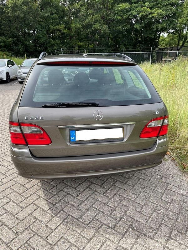Gebraucht Mercedes E220 170 PS (125 kW) 2009 Grau Kombi