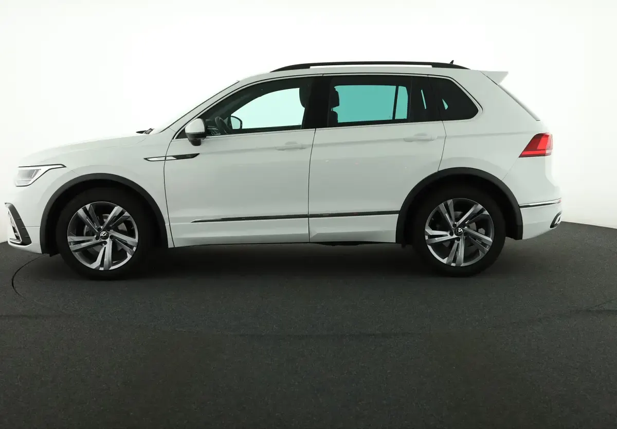 Gebraucht VW Tiguan R-line 150 PS (110 kW) 2024 Pure white SUV