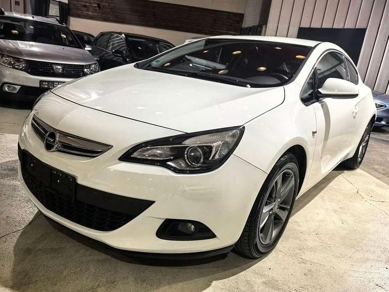 Weiß Gebraucht 2016 Opel Astra GTC Coupé | 15.000 € - Bild 1/4