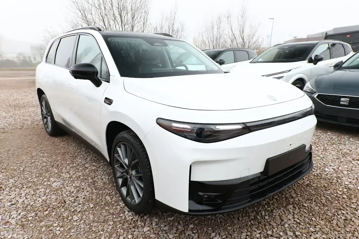 Nouă Leapmotor C10 215 CP (158 kW) 2026 Alb SUV