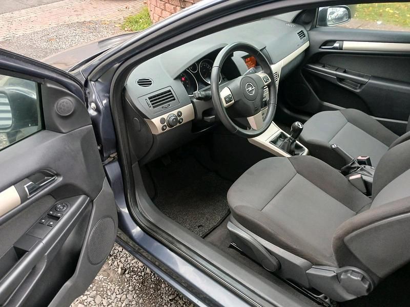 Gebraucht Opel Astra 90 PS (66 kW) 2006 Coupé