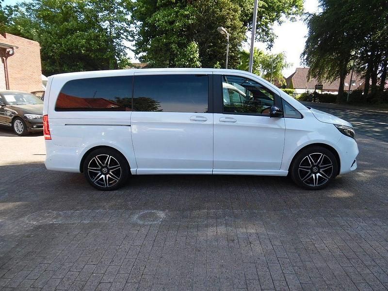 Gebraucht Mercedes V250 AMG line 190 PS (139 kW) 2021 Bergkristallweiß metallic Van / Kleinbus