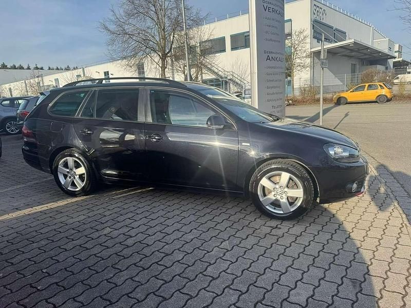 Gebraucht VW Golf VII Match 140 PS (102 kW) 2013 Deep black perleffekt Kombi