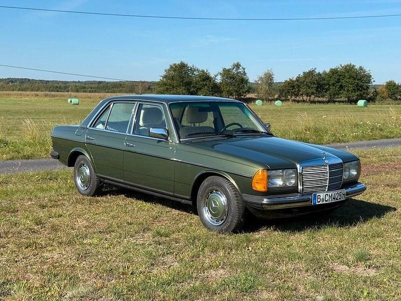 Gebraucht Mercedes E230 136 PS (100 kW) 1983 Grün Limousine