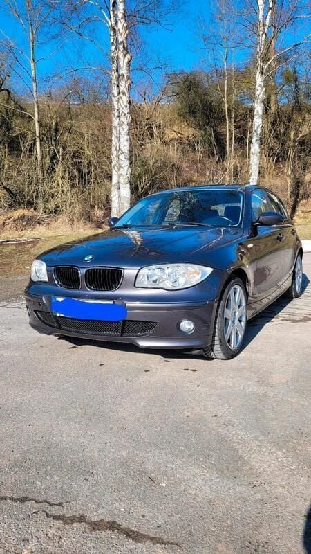 Grau Gebraucht 2005 BMW 120 Kleinwagen | 4.799 € (Etwas zu teuer) - Bild 1/4