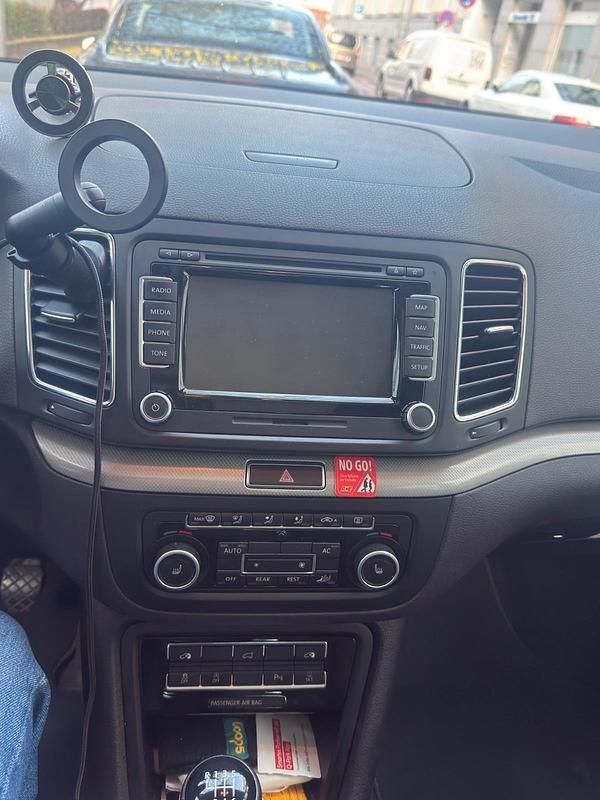 Gebraucht VW Sharan 140 PS (102 kW) 2012 Weiß Van / Kleinbus