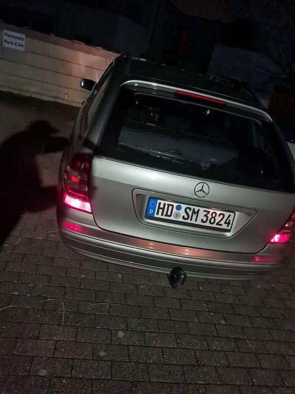 Gebraucht 2006 Mercedes 220 Kombi | 2.500 € - Bild 1/4