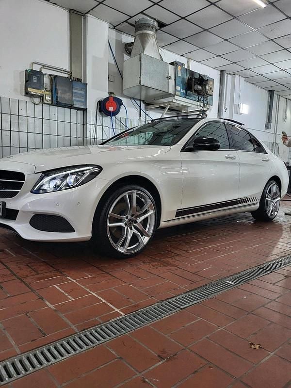 Weiß Gebraucht 2016 Mercedes C250 Limousine | 25.000 € - Bild 1/4