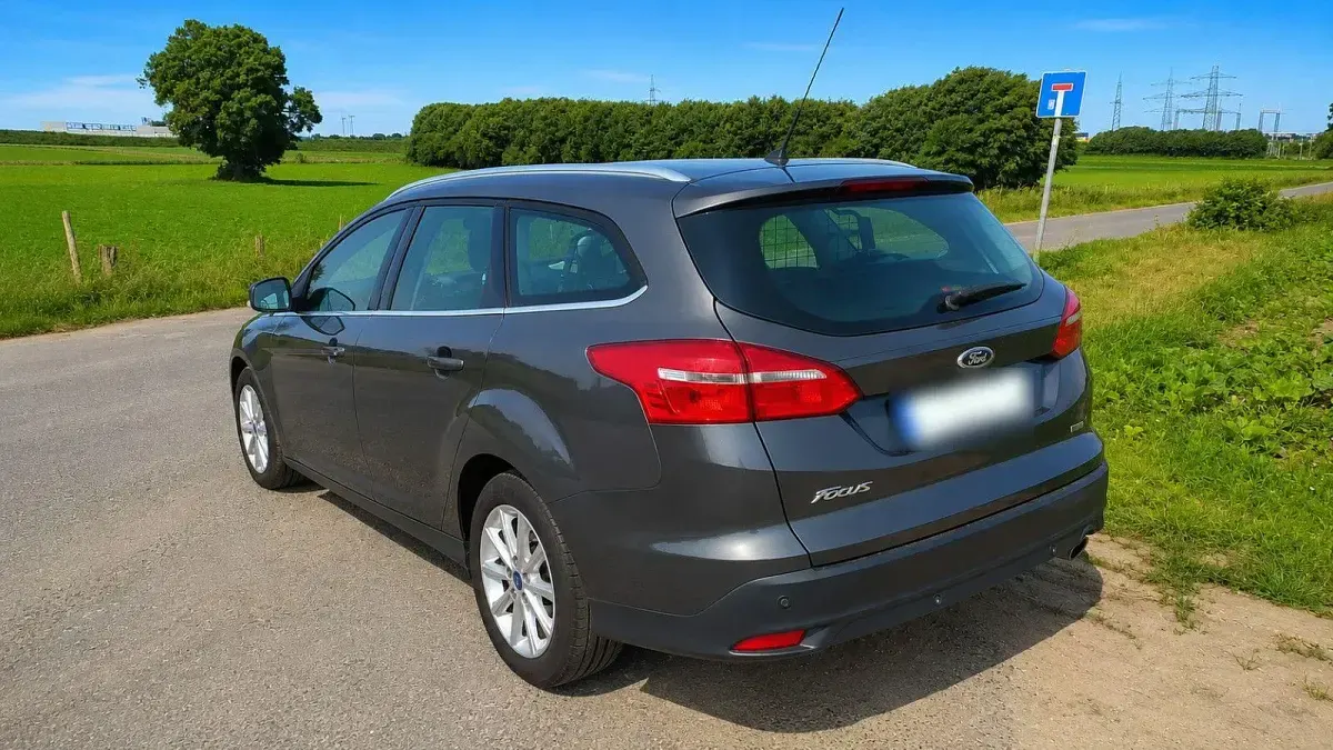 Gebraucht Ford Focus Titanium 150 PS (110 kW) 2015 Grau Kombi