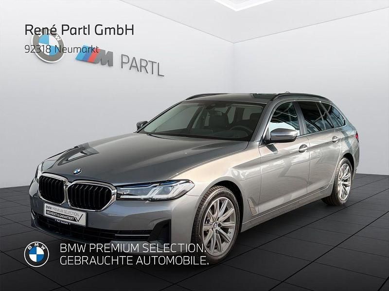 Grau Gebraucht 2023 BMW 520 Kombi | 44.900 € (Teuer) - Bild 1/4