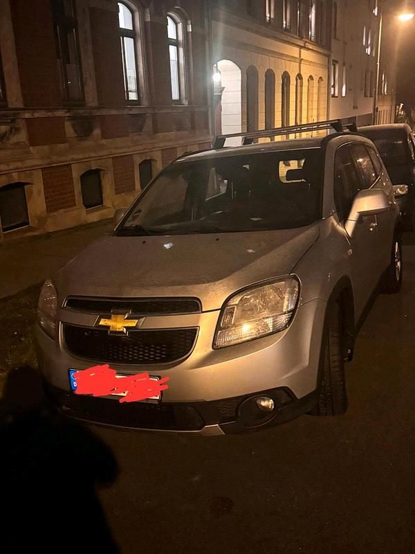 Gebraucht Chevrolet Orlando 163 PS (119 kW) 2012 Silber Van / Kleinbus