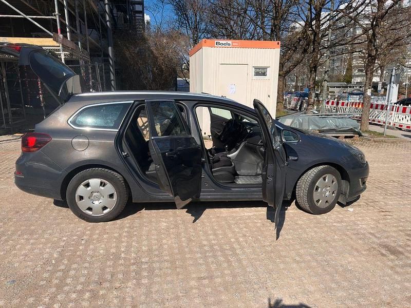 Gebraucht Opel Astra 110 PS (80 kW) 2014 Schwarz Kombi