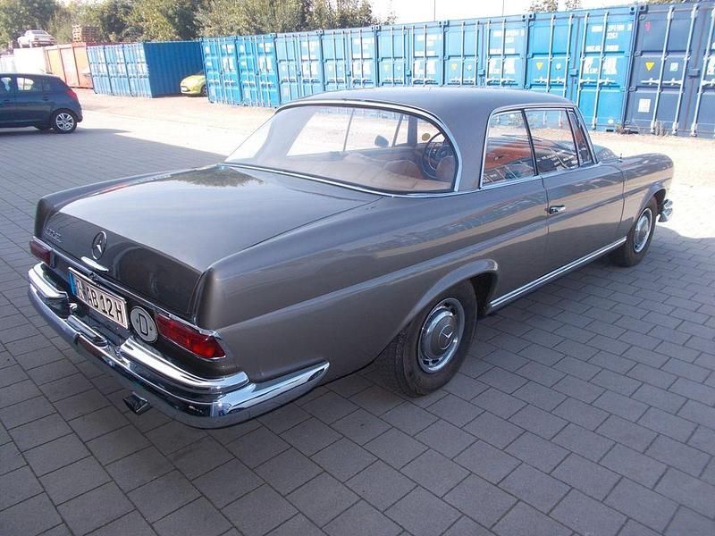 Gebraucht Mercedes 220 120 PS (88 kW) 1965 Braun Coupé