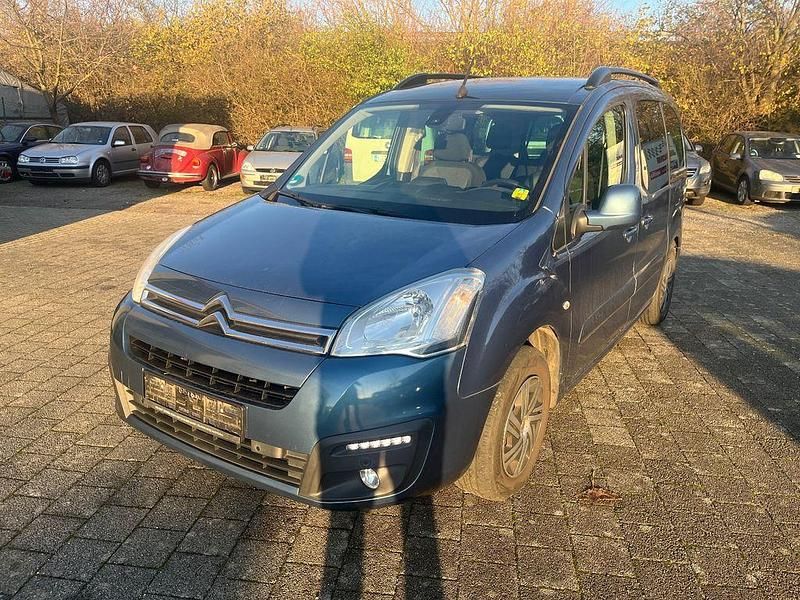 Blau Gebraucht 2017 Citroën Berlingo Van / Kleinbus | 8.499 € (Fairer Preis) - Bild 1/4