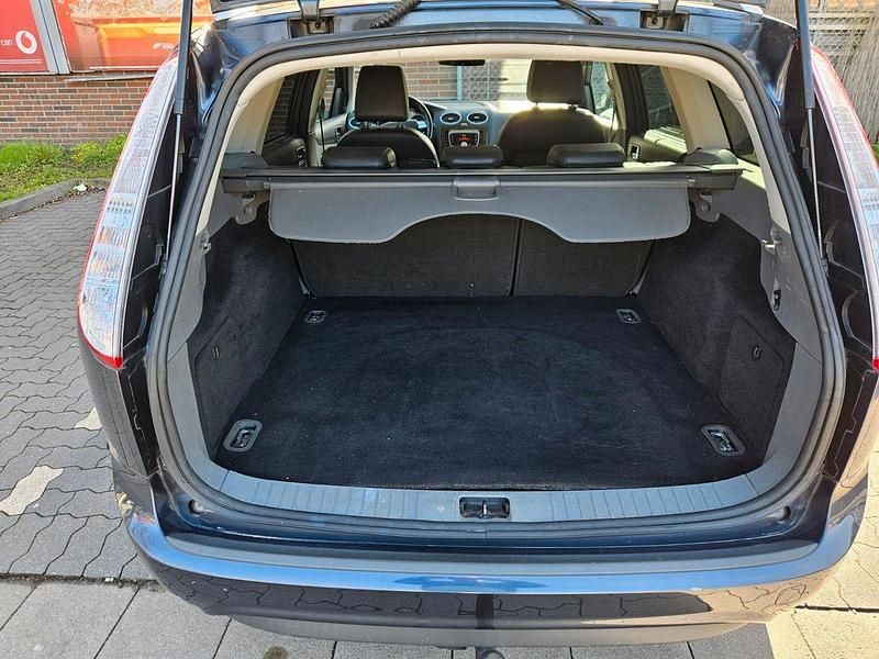 Gebraucht Ford Focus Ghia 125 PS (91 kW) 2009 Grau Kombi