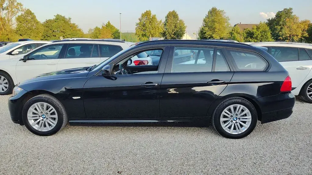 Gebraucht BMW 318 143 PS (105 kW) 2012 Schwarz Kombi
