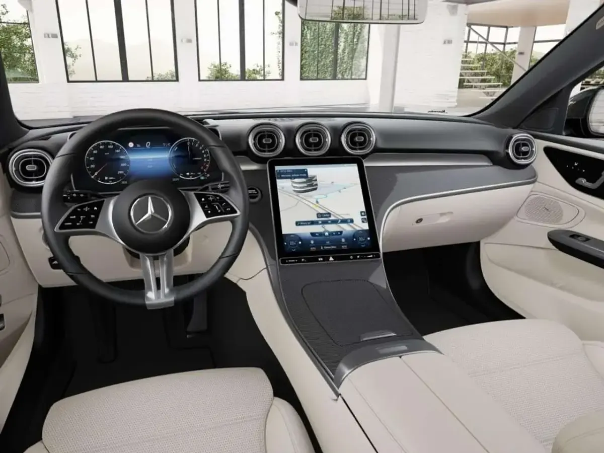 Gebraucht Mercedes C300e Avantgarde 313 PS (230 kW) 2023 Obsidianschwarz Kombi