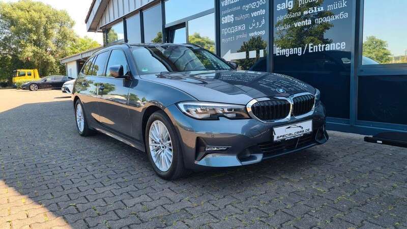 Mineralgrau metallic Gebraucht 2021 BMW 330e Sport Line Kombi | 22.490 € (Guter Preis) - Bild 1/4