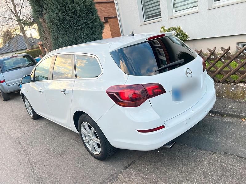 Usata Opel Astra 110 CV (80 kW) 2011 Bianco Berlina