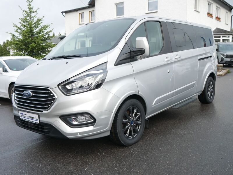 Silber Gebraucht 2019 Ford Tourneo Custom Titanium X Van / Kleinbus | 31.790 € (Teuer) - Bild 1/4