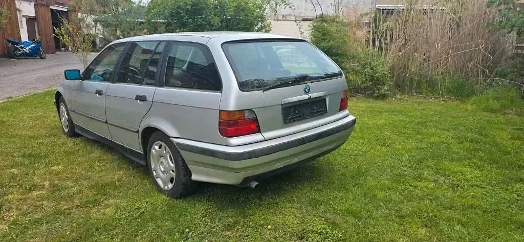 Gebraucht BMW 316 102 PS (75 kW) 1998 Silber Kombi