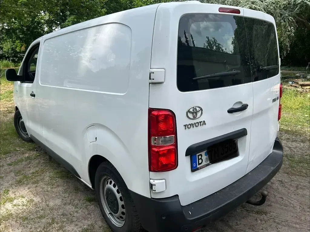 Gebraucht Toyota Proace 120 PS (88 kW) 2018 Weiß Van / Kleinbus