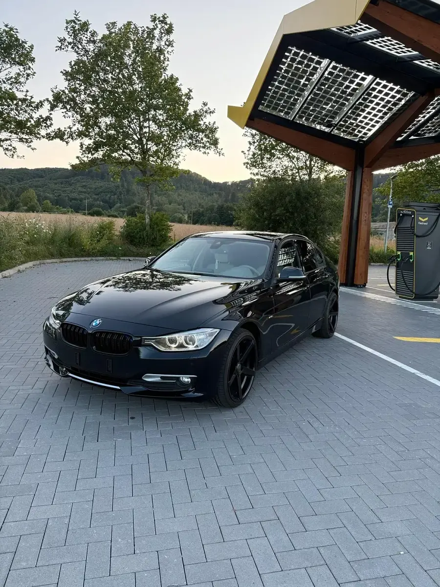 Gebraucht BMW 320 Comfort Edition 184 PS (135 kW) 2012 Schwarz Limousine