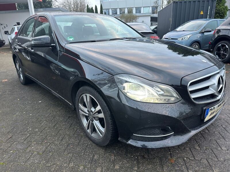 Schwarz Gebraucht 2014 Mercedes E200 Limousine | 16.250 € (Fairer Preis) - Bild 1/4
