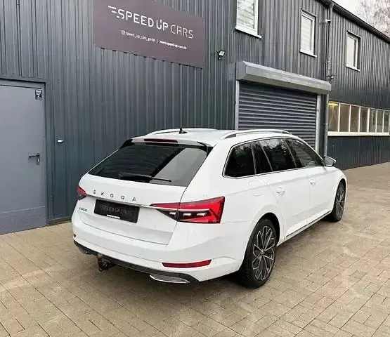 Gebraucht Skoda Superb Business Line 200 PS (147 kW) 2023 Weiß Kombi