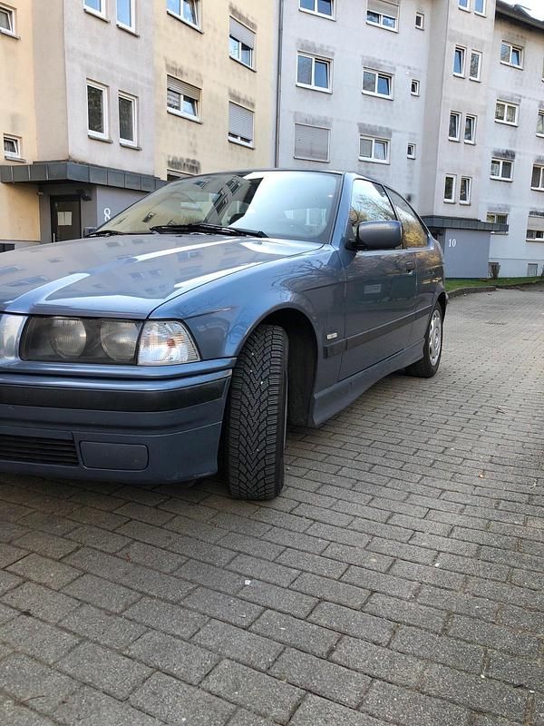 Gebraucht BMW 316 105 PS (77 kW) 2000 Violet Limousine