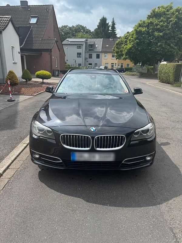 Schwarz Gebraucht 2013 BMW 520 Kombi | 6.999 € (Superpreis) - Bild 1/4
