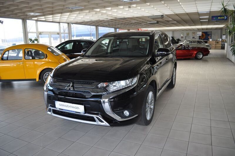 Schwarz Gebraucht 2019 Mitsubishi Outlander P-HEV SUV | 20.990 € (Fairer Preis) - Bild 1/4