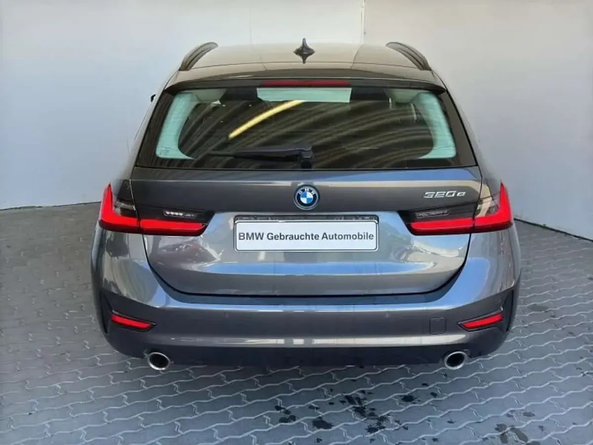 Gebraucht BMW 320e Advantage 204 PS (150 kW) 2022 Grau Limousine