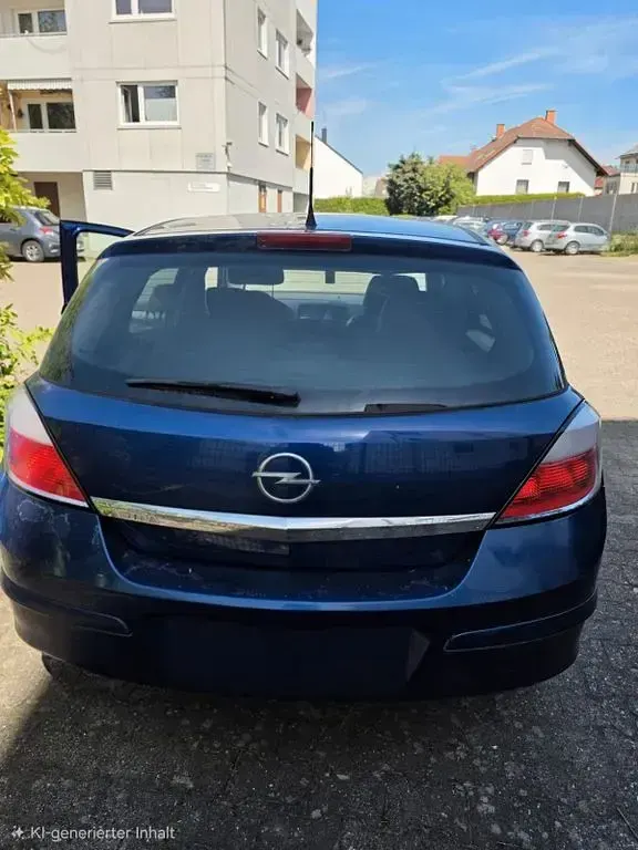Używany Opel Astra 90 KM (66 kW) 2005 Niebieski Sedan/Limuzyna